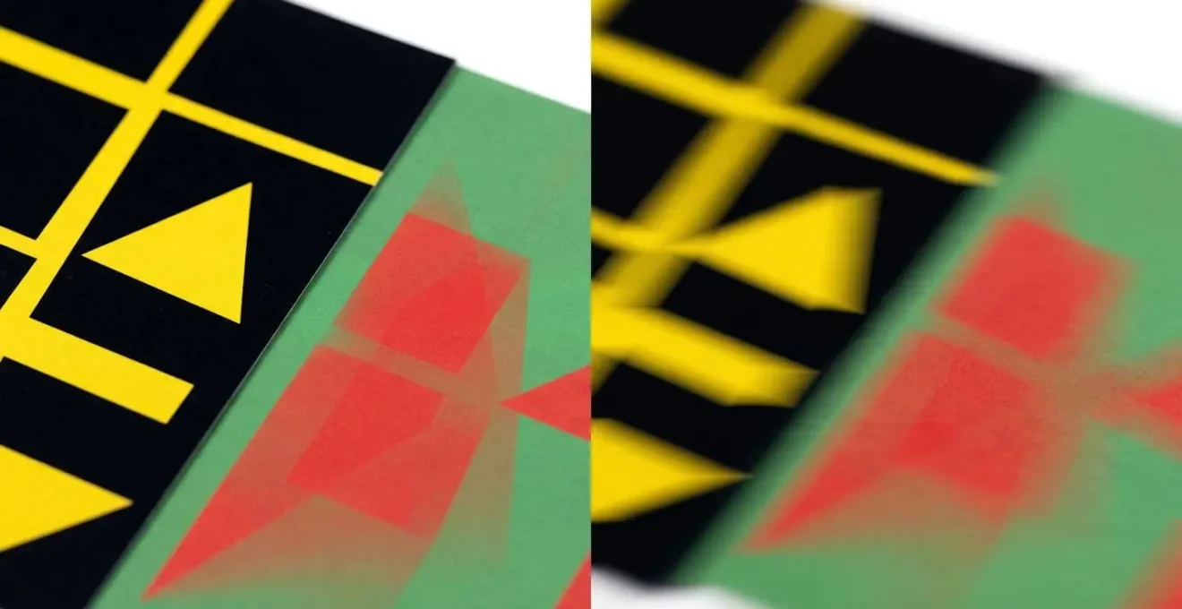 Démonstration visuelle du test de flou gaussien appliqué à une affiche publicitaire avec formes géométriques